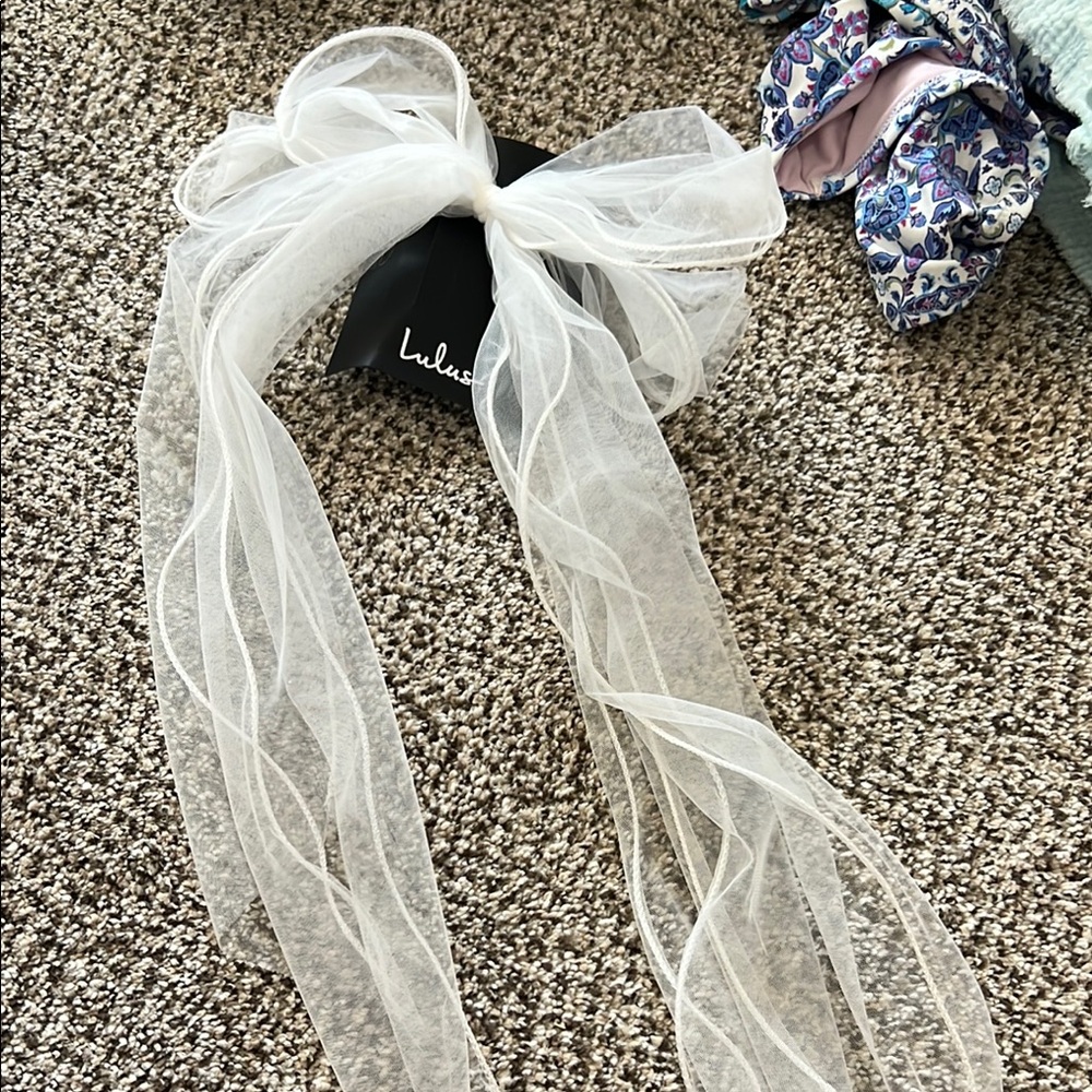 Lulu's White Tulle Hair Comb Accessory